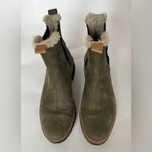 Women’s Tom’s Dakota Olive Water Resistant Boots Size 7.5